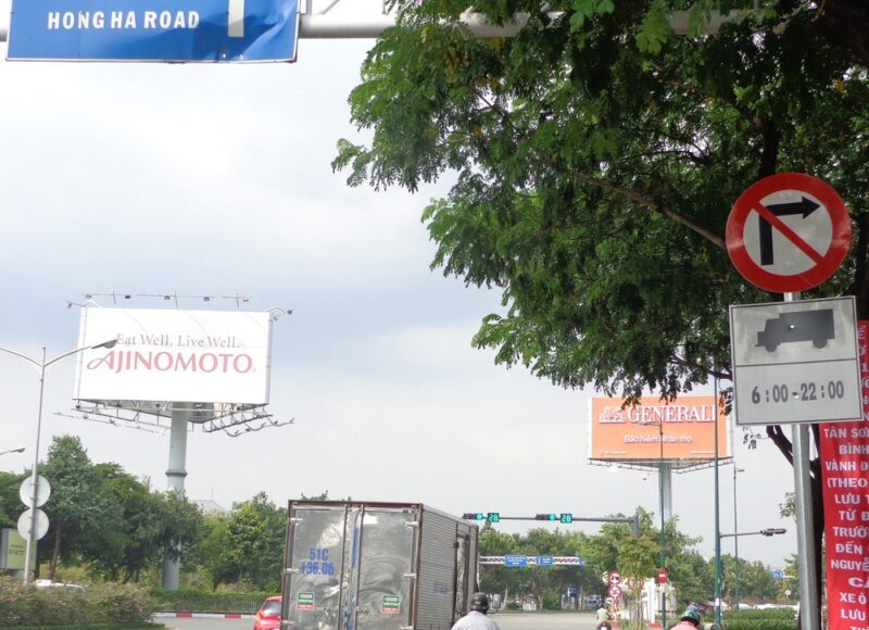Xe tải đi vào đường cấm phạt bao nhiêu